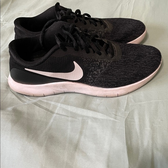Nike Flex Contact Women's Black and White Sneakers Size 7.5 - Picture 2 of 8